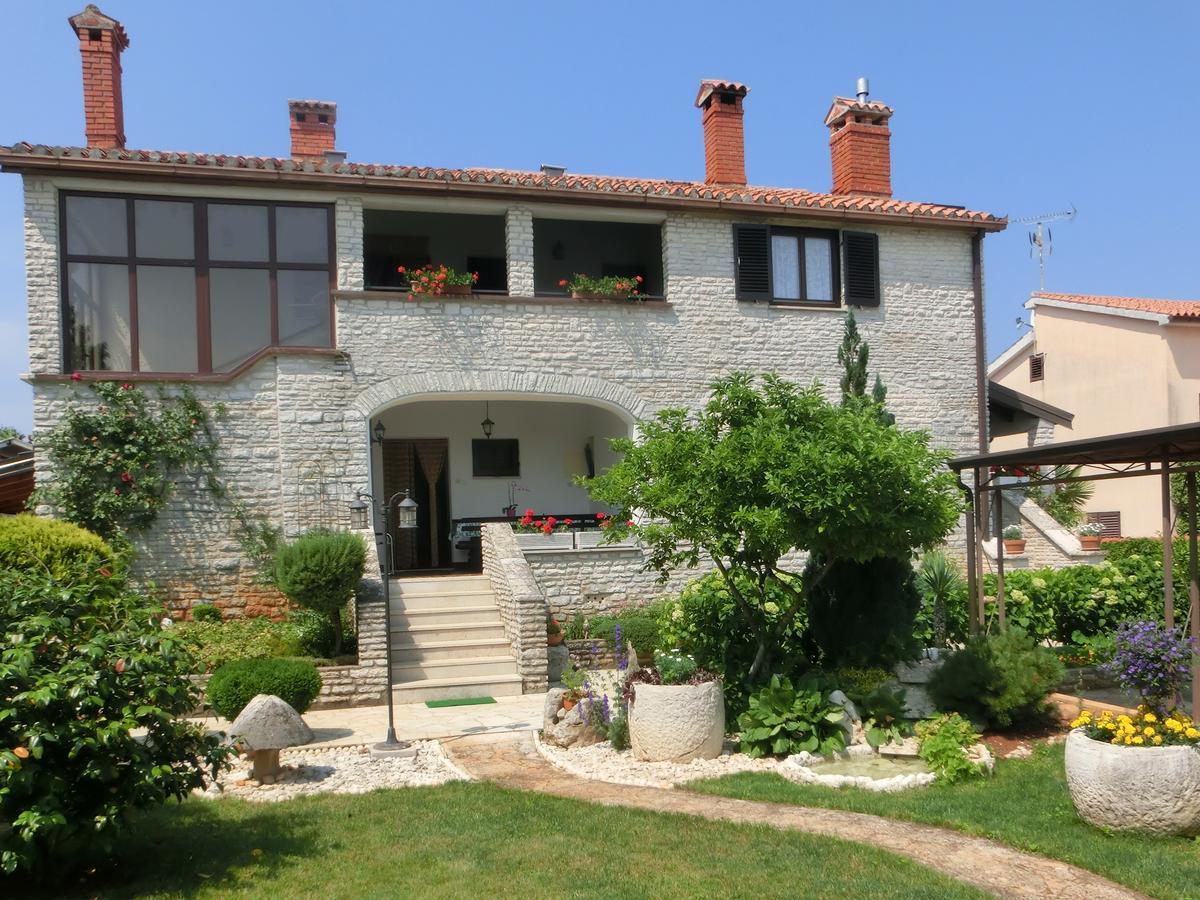 Apartmani Villa Otilija Porec Exterior photo